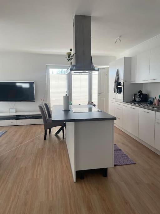 Grosse Moderne Penthouse Mit Dachterrasse *